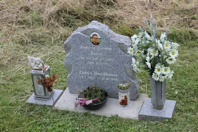 Der Gedenkstein bei der Kreuzung Semleiten | Foto: MeinBezirk/Gernot Fohler