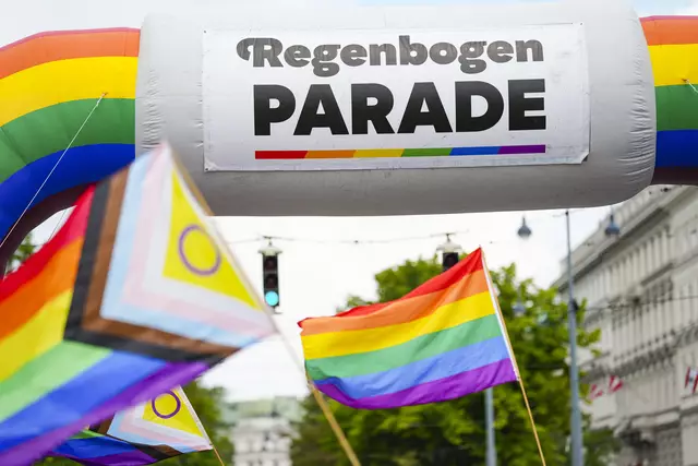 Mehr als 300.000 Menschen feierten bei der Regenbogenparade 2024 in Wien. | Foto:  EVA MANHART / APA / picturedesk.com
