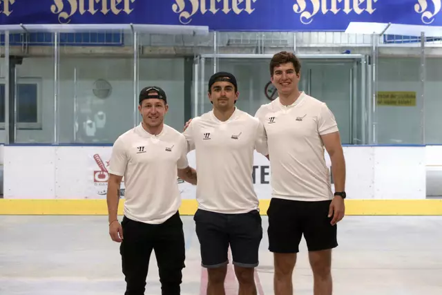 Die Organisatoren des Inline Cups: Christian Jennes (AlpsHL Champion 2025 mit den Zeller Eisbären), Alexander Schmidt (Ex VSV Star und Tormann der Zeller Eisbären) und Felix Maxa
(Spieler des EC VSV). | Foto: Privat