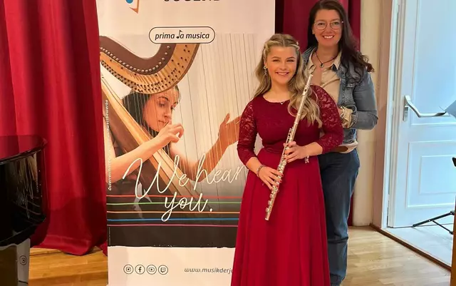 Elisa Sophie Kriegl-Elbe (Querflöte, AGIIIplus, 76,60 Punkte) - Silber / 2. Preis!