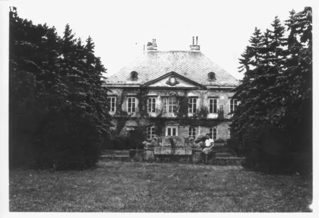 Die Villa Pollak auf dem Areal des heutigen Atzgersdorfer Stadtparks. | Foto: Bezirksmuseum 23