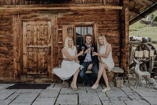 Maria Wechselberger und ihre Geschwister Josef und Stefanie (v.li.) organisieren für die Paare den schönsten Tag.
 | Foto: Phillip-Geisler-Photoart