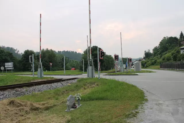 An der Kreuzung in Walding-Semleiten passierten mehrere tödliche Unfälle. Seit 2019 gibt es einen Schranken. | Foto: MeinBezirk/Gernot Fohler