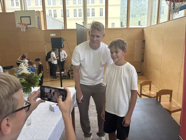 Ein Foto mit dem Star durfte nicht fehlen. | Foto: Johannes Brandner