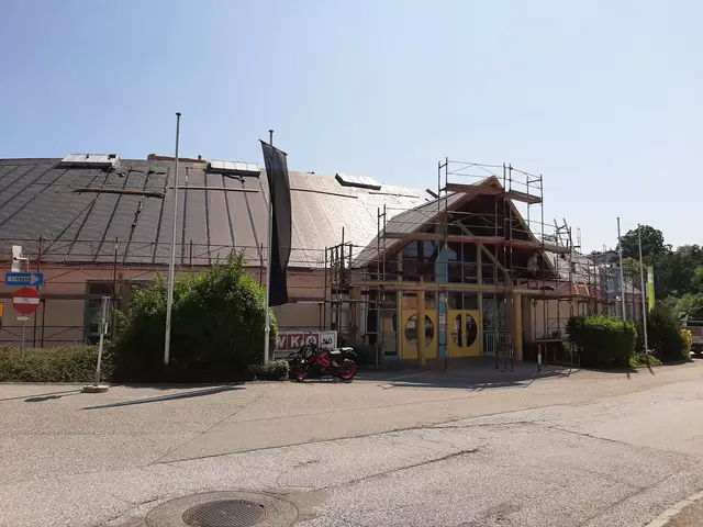 Heute-Foto: Derzeit wird der Außenbereich der Wirtschaftskammer saniert. | Foto: B. Hofmann