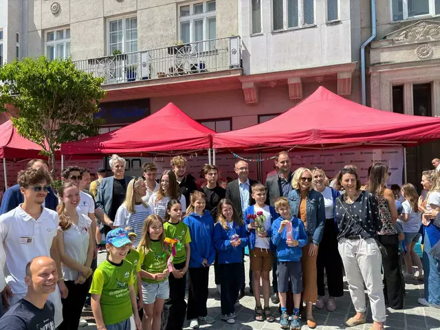 Großer Auftritt für kleine Gründer: Schüler präsentierten kreative Ideen beim Markttag am Domplatz. | Foto: Bernd Dorner