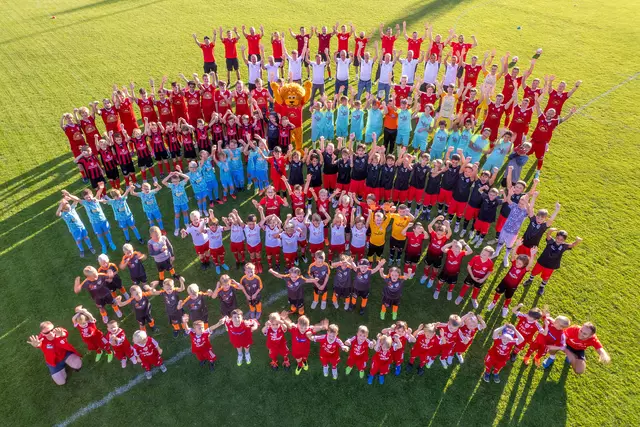 Ein Teil der mehr als 250 Kinder und Jugendlichen, die beim SV Hinterberg ihrem Lieblingssport nachgehen. | Foto: SV Hinterberg