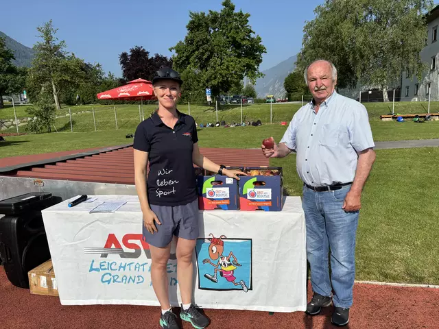 Fabien Pfeifenberger vom ASVÖ und Max Heinz, der nach 30 Jahren als ASVÖ-Bezirksobmann das Zepter kürzlich übergeben hat. | Foto: Dorn
