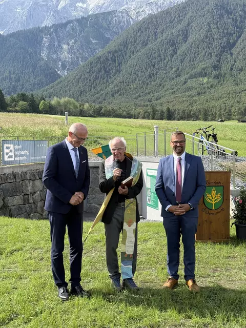 Gemeinsam mit Landeshauptmann Dr. Anton Mattle, Seelsorger Albert Markt und Bürgermeister Matthias Fink wurde das Projekt feierlich eröffnet und gesegnet. | Foto: Gemeinde Wildermieming