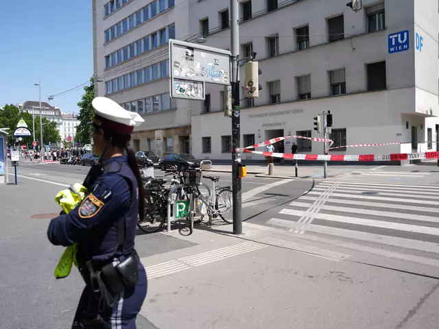 Nach stundenlanger Sperre sowie Durchsuchung eines verdächtigen Pakets in der Technischen Universität (TU) Wien gibt es laut Wiener Polizei keine Gefahr für die Bevölkerung. | Foto: Valentina Marinelić/MeinBezirk