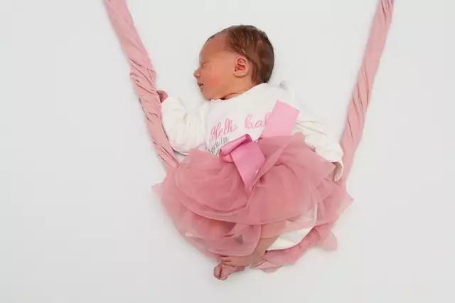 Name: Marie
Geburtsdatum: 01.06.2025
Gewicht: 2950 g
Größe: 49 cm
Eltern: Sabrina Detomaso und Oliver Grubelnik aus Gleinstätten
 | Foto: Babysmile