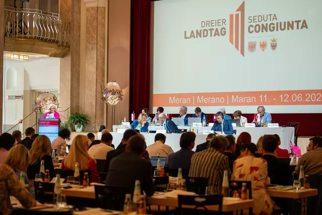 20 Punkte umfasste die Tagesordnung des Dreier-Landtages. 17 wurden von den Abgeordneten angenommen. Ein Tourismus-Antrag wurde zurückgezogen, die Verkehrsanträge aus Tirol und Trentino fanden nicht die nötige Zustimmung. | Foto: Land Tirol