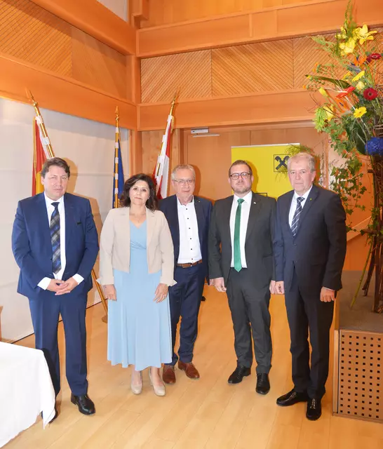 Raiffeisenlandesbank-Generaldirektor Rudolf Könighofer, Aufsichtsratsvorsitzender-Stellvertreterin Raiffeisenlandesbank Burgenland Eveline David, Aufsichtsratsvorsitzender- Stellvertreter Adalbert Renner, Raiffeisen Lagerhaus Südburgenland-Direktor Philipp Magdits, Aufsichtsratspräsident Erwin Tinhof | Foto: Lagerhaus Südburgenland