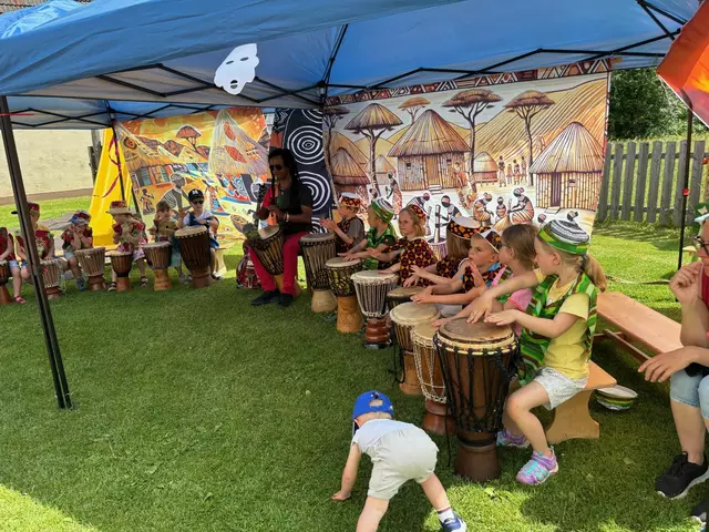 Die Gradeser Spatzen hatten richtig viel Spaß bei dem Afrikafest mit Paulos Worku. | Foto: Privat