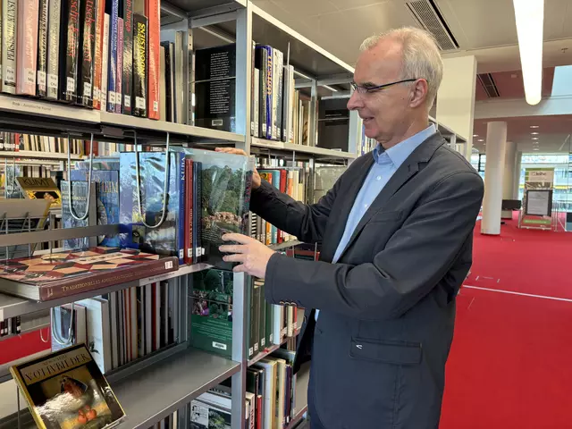 Rund 1,2 Millionen Medien wurden im Vorjahr in der Stadtbibliothek entlehnt, darunter viele aus dem digitalen Bereich.  | Foto: Lisa Gold 
