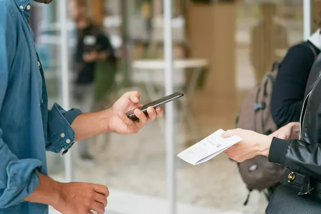 Damit das kulturelle Angebot am Neubau noch sichtbarer und kostengünstiger wird, soll eine "KulturCard" eingeführt werden. (Symbolbild) | Foto: Claudio Schwarz / Unsplash