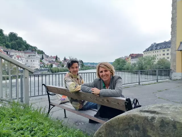 Andreas Moritz und Daniela Zeiner warten auf „Im Wesentlichen: Warten.“, das im Rahmen des Viertelfestivals Mostviertel am 28. und 29. Juni nach Steyr kommt. 
 | Foto: TIC Steyr
