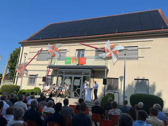 Der neue LEA-Standort mit der fancy Fassade aus Windrädern | Foto: Redaktion