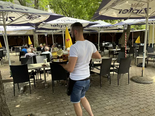 Im großen Gastgarten haben rund 300 Personen Platz.  | Foto: Luca Arztmann/MeinBezirk