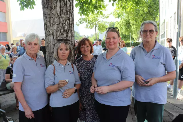 Das Hospizteam bietet seine Hilfe an. Gespräche und jemanden zu haben, der zuhört, kann vielfach helfen.  | Foto: Edith Ertl