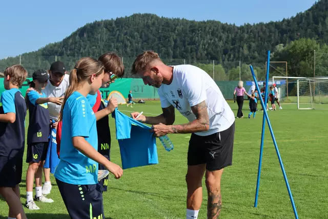 Unter anderem mit dabei und bereit für Autogramme: Guido Burgstaller | Foto: MeinBezirk.at
