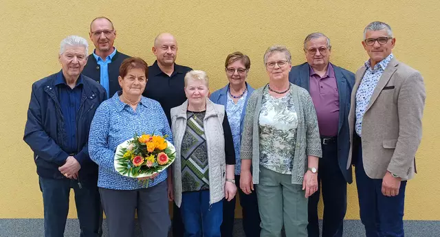 v.li.n.re.: Johann Mayerhofer (Seniorenbund), Ing. Josef Tesch (GR, Ortsvorsteher), Jubilarin Johanna Öhlzelt,  Martin Öhlzelt (Sohn), Christine Mayerhofer (Seniorenbund), Maria Stocker (Seniorenbund), Edeltraud Ecker (Pfarre), Bgm. a.D. Hubert Nöbauer (Seniorenbund),  Bgm. Andreas Pichler, | Foto: Marktgemeinde Lichtenau