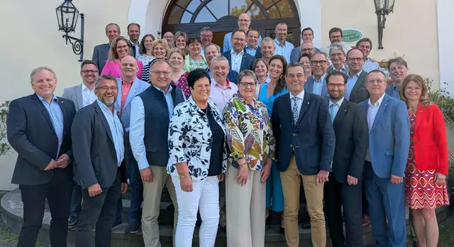 Im Schlossgasthof Rosenburg trafen sich die Bürgermeister des Bezirks Horn zur regelmäßigen Konferenz. | Foto: BH Horn