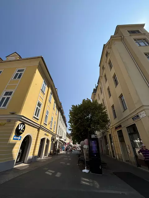 Um die Innenstadtbelebung voranzutreiben, müsste man sich laut Vorstellungen von Sascha Auer zuerst einmal konkrete Bereich überlegen, die man beleben möchte, bspw. den oberen Teil der Mittergasse. | Foto: Kern