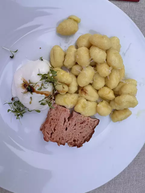 Gnocchi mit Prosciutto Leberkäs, Burrata und Parmesan | Foto: Andrea Glatzer