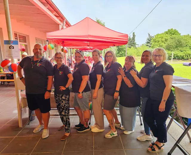 Beim Sommerfest der Welser Generationentreffs sorgen die Veranstalter für gute Stimmung und eine ausgelassene Feier. | Foto: Stadt Wels