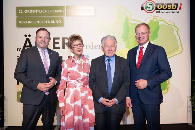 Landesgeschäftsführer Bundesrat Franz Ebner; die Präsidentin des österreichischen Seniorenbundes, LAbg. Ingrid Korosec; Landesobmann LH a.D. Josef Pühringer und Landeshauptmann Thomas Stelzer. | Foto: OÖ Seniorenbund