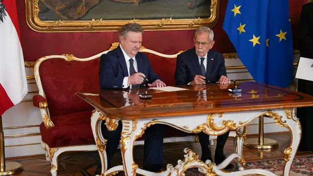 Die Angelobung wurde von Bundespräsident Alexander Van der Bellen vorgenommen. | Foto: Andreas Pölzl/MeinBezirk