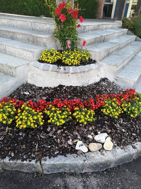 Das Kopfinger Ortszentrum erstrahlt derzeit in einem neuen, farbenfrohen Glanz. | Foto: Gemeinde Kopfing
