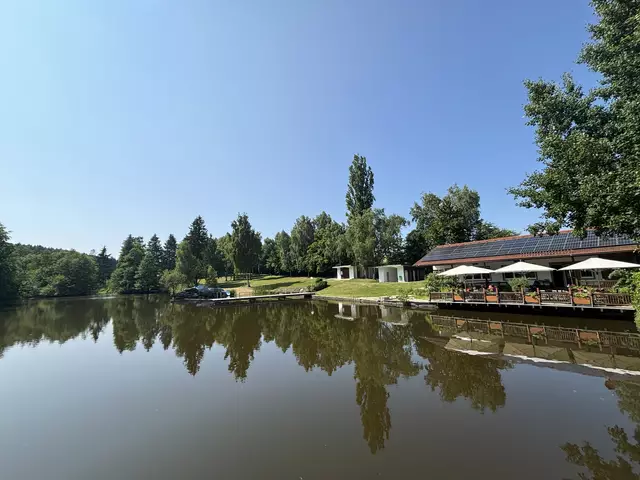 Blick auf das Waldbad und das Cafe | Foto: Daniel Schmidt