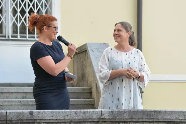 Die Kuratorinnen: Abteilungsleiterin Christine Gamper (l.) und Sandra Marsoun-Kaindl. | Foto: MG Telfs/Dietrich