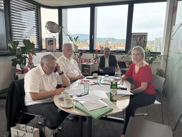 Bei der ersten Telefonaktion von MeinBezirk und den Oberlandlern wurden zahlreiche Anrufe entgegengenommen. Viele Menschen suchten das Gespräch und berichteten von persönlichen Schicksalen und dringenden Anliegen. | Foto: MeinBezirk