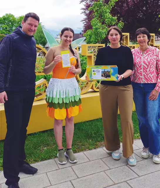 v.l.: Ronald Petrini (GF-TVB-Naturparkregion Reutte) 
Glücksfee „Elfi“ (Vanessa Hammerle - TVB-Naturparkregion Reutte), Sandra Rothärmel und Sabine Amalthof (Agentur Singer).
 | Foto: Agentur Singer