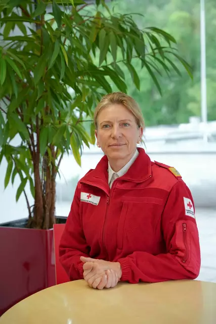 Sabine Tischler, Leiterin des Salzburger Blutspendedienstes, bittet gerade während des Sommers um Blutspenden. | Foto: Rotes Kreuz Salzburg