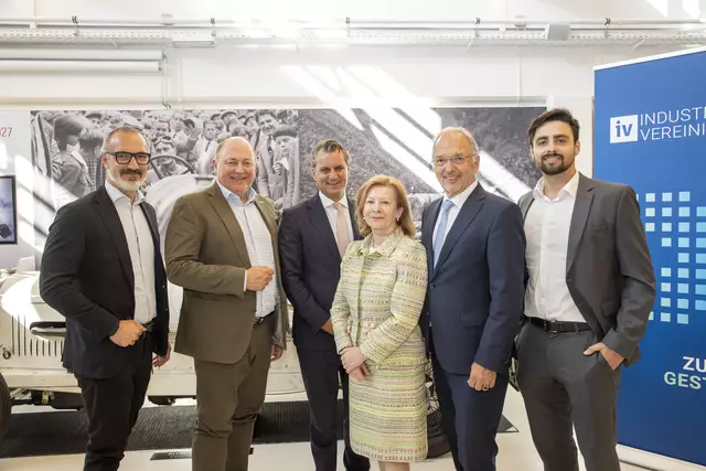 Das erweiterte Präsidium der IV-Salzburg für die Funktionsperiode 2025 bis 2028, v. li.: Andreas Wimmer (Wimmer Hartstahl), Andreas Klauser (Palfinger), IV Salzburg-Präsident Peter Unterkofler, Marianne Kusejko (Sigmatek), Peter Malata (W&amp;H Dentalwerk) und Adrian Geislinger (Geislinger GmbH). | Foto: IV Salzburg / Kolarik