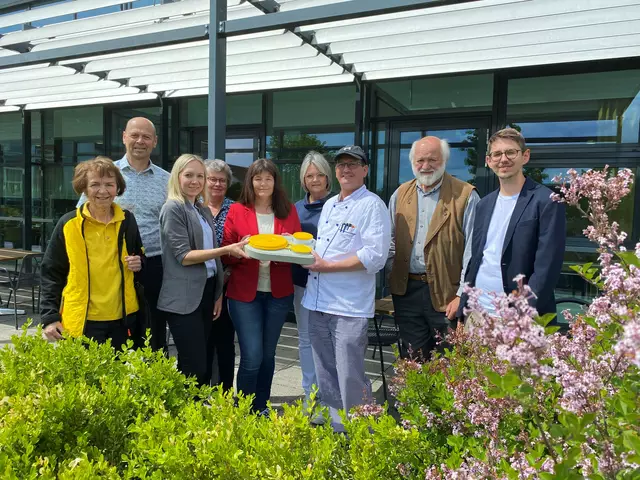 Pauline Gschwandtner, Bürgermeister Franz Fischer, Jessica Pfeiffer, Maria Deimel, Petra Wälzl, Direktorin Monika Mayrhofer, Stefan Apfelthaler, Franz Hadl und Philipp Hager (v.l.) beim Vernetzungstreffen im PBZ Raabs | Foto: PBZ Raabs