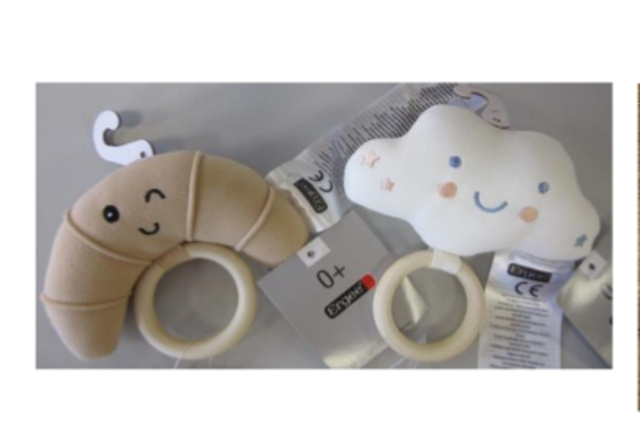 Die Firma KiK Textilien ruft die Holzringe im Style Croissant und Wolke zurück. Grund dafür ist, dass die Holzringe brechen könnten.  | Foto: © kik