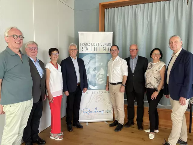 Die Mitglieder des neuen Vorstands: von links auf dem Foto: Martin Haselböck, Karl Wessely, Anna Ruisz, Walter Burian, Markus Landauer, Kurt Haas, Elisabeth Ackerler, Gerhard Krammer | Foto: Gemeinde Raiding