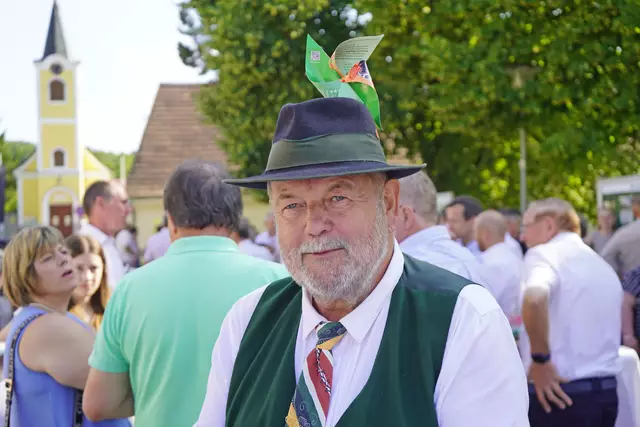 Ein Besucher mit Windrad am Hut macht gute Figur. | Foto: Roman Schmidt