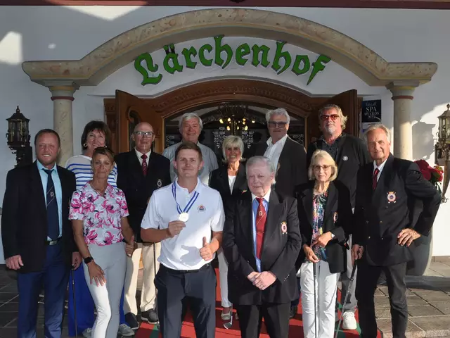 Großer Empfang und viele Gratulationen für den frischgebackenen Golf-Europameister Christoph Kogl vor dem Lärchenhof