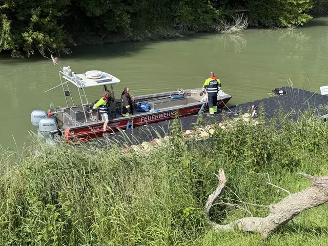 Mehrere Boote und Taucher der BF Wien suchten nach der vermissten Person auf der Donau. | Foto: FF Schwechat