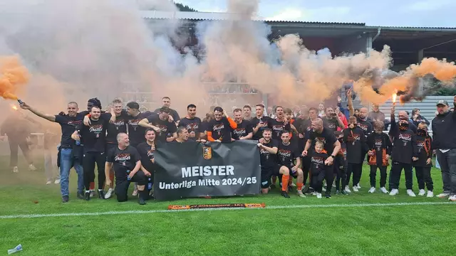 200 Fans sind mit dem SV Gössendorf zum entscheidenden Spiel nach Übelbach gereist. Dort fand nach dem 3:0-Sieg Teil eins der Meisterfeier statt. | Foto: SVG
