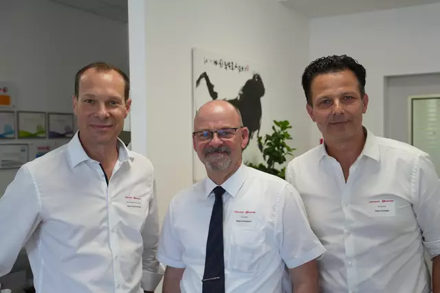 Von links: RegionalMedien Tirol-Geschäftsführer Thomas Zerlauth mit Robert Untergasser (Vertriebsleitung) und Peter Gasteiger (Consultant Vertrieb) beim Open House Day von X-Business. | Foto: MeinBezirk Tirol