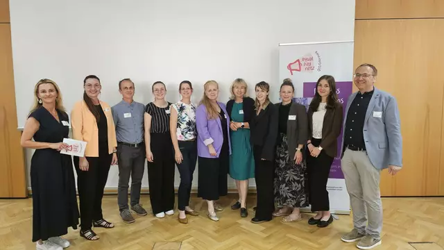 Sandra Weiß-Wallner, Martina Loidl, Philipp Kager, Vera Ebner, Doris Teubl, Monika Langs, Stefanie Brottrager (zam Oststeiermark), Julia Höllrigl, Tanja Zink (ÖSB Consulting), Carina Kitzmüller und Herbert Mayrhofer (v. l.) | Foto: Ebner