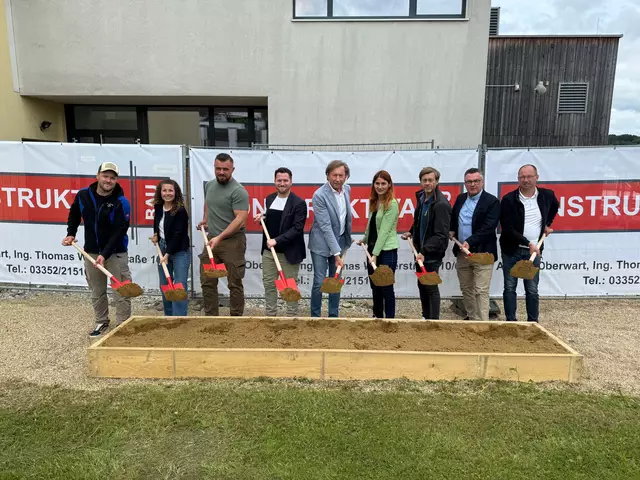 Der Spatenstich für den Turnsaalzubau bei der Volksschule Pinkafeld ist erfolgt. | Foto: Stadtgemeinde Pinkafeld