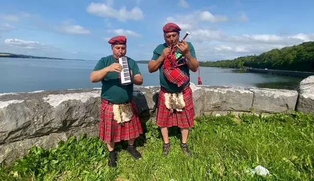 Die Tiroler Buam als Straßenmusikanten. | Foto: Reiter